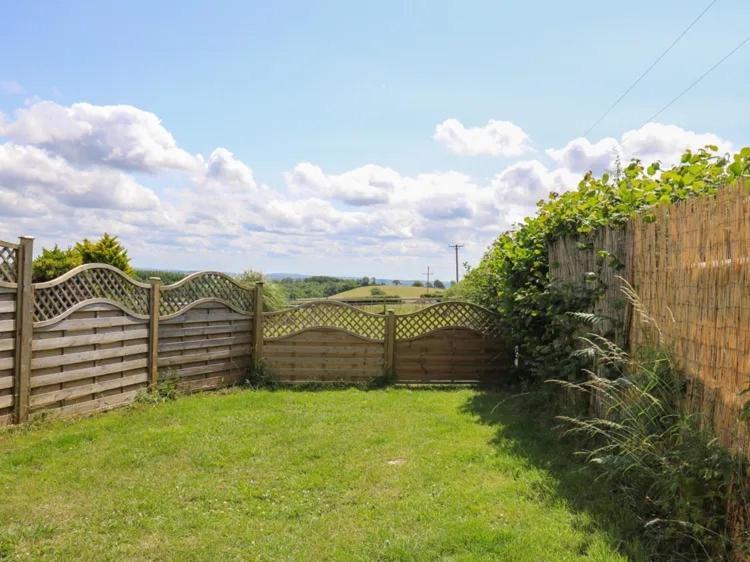 2 Bedroom Holiday Home In The Heart Of West Wales St Clears Exterior foto
