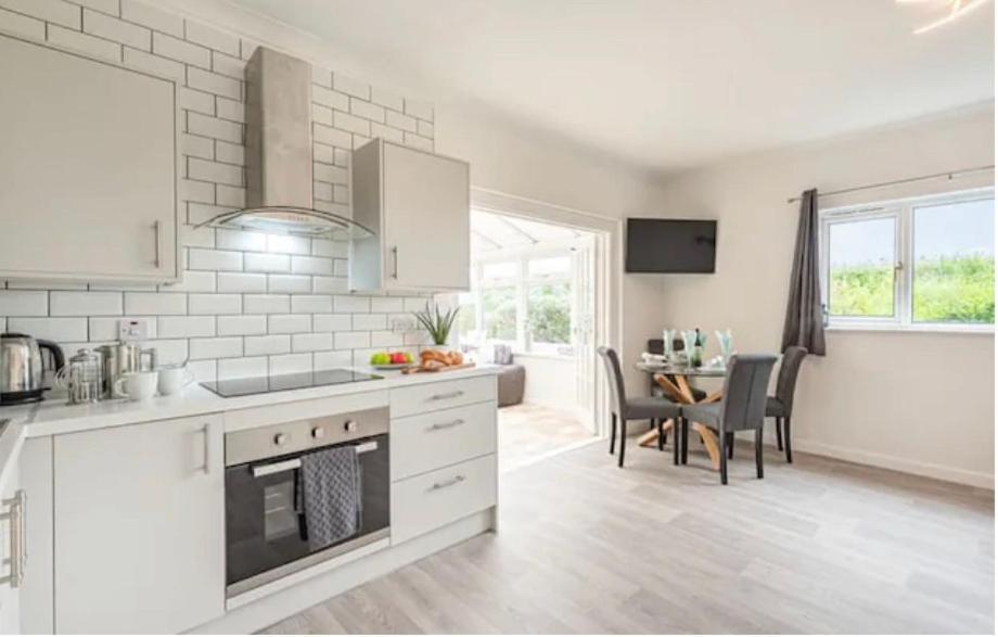 2 Bedroom Holiday Home In The Heart Of West Wales St Clears Exterior foto